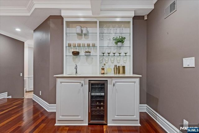 31 Forest Hills Way, Cedar Grove, NJ 07009