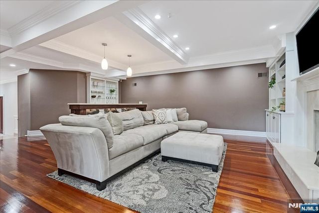 31 Forest Hills Way, Cedar Grove, NJ 07009