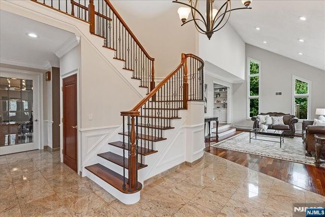 31 Forest Hills Way, Cedar Grove, NJ 07009
