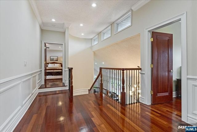 31 Forest Hills Way, Cedar Grove, NJ 07009