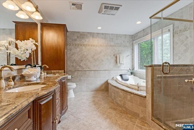 31 Forest Hills Way, Cedar Grove, NJ 07009