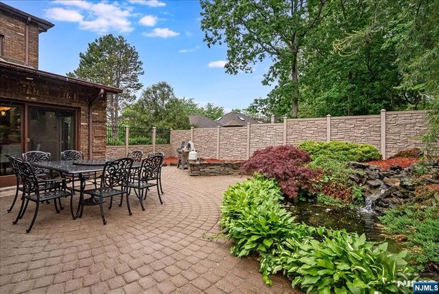 31 Forest Hills Way, Cedar Grove, NJ 07009