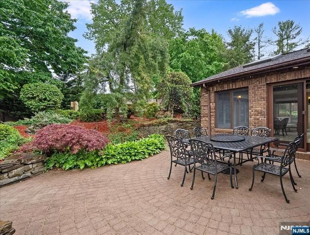 31 Forest Hills Way, Cedar Grove, NJ 07009