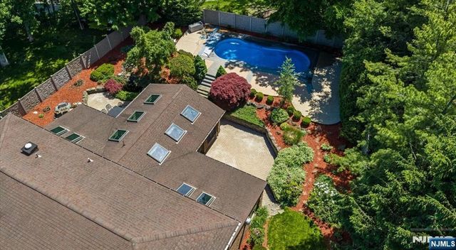 31 Forest Hills Way, Cedar Grove, NJ 07009