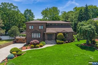 31 Forest Hills Way, Cedar Grove, NJ 07009