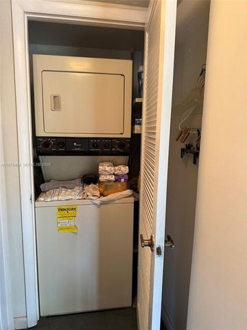 9180 SE Fontainebleau Blvd 302, Miami, FL 33172