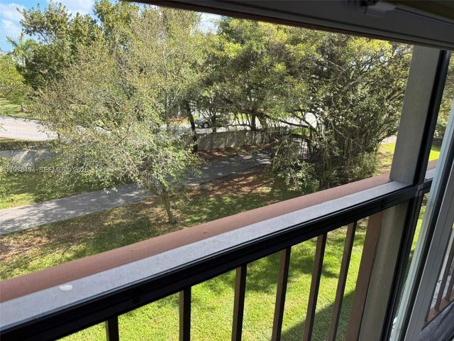 9180 SE Fontainebleau Blvd 302, Miami, FL 33172