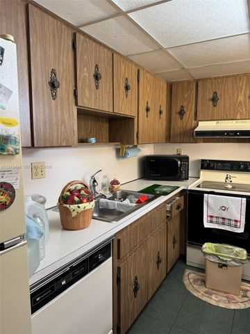 9180 SE Fontainebleau Blvd 302, Miami, FL 33172