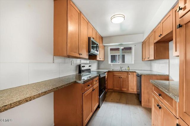 620 W Gonzales Road B, Oxnard, CA 93036