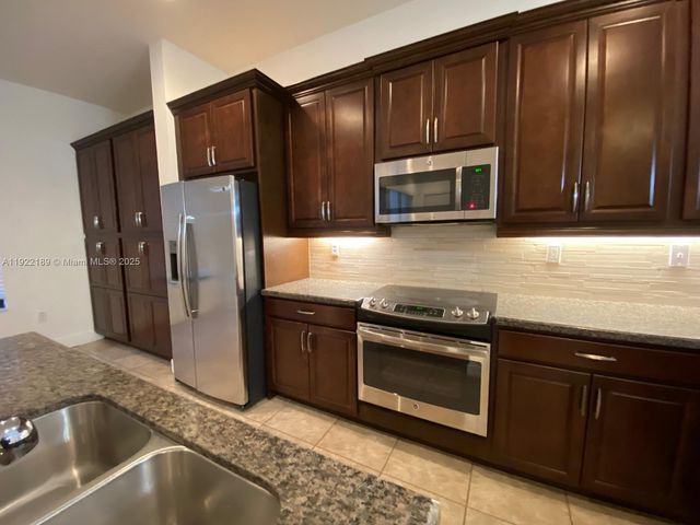 9823 W 34th Ln 9823, Hialeah, FL 33018