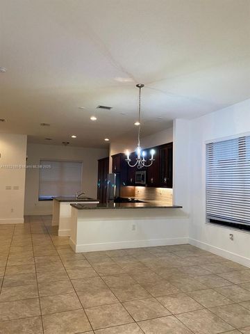 9823 W 34th Ln 9823, Hialeah, FL 33018