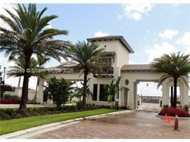 9823 W 34th Ln 9823, Hialeah, FL 33018