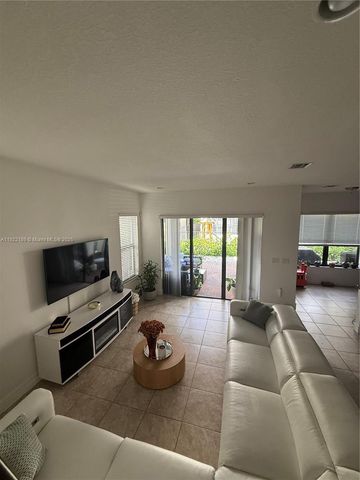 9823 W 34th Ln 9823, Hialeah, FL 33018