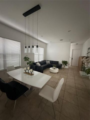 9823 W 34th Ln 9823, Hialeah, FL 33018