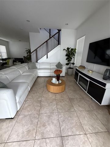 9823 W 34th Ln 9823, Hialeah, FL 33018