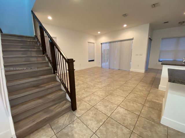 9823 W 34th Ln 9823, Hialeah, FL 33018