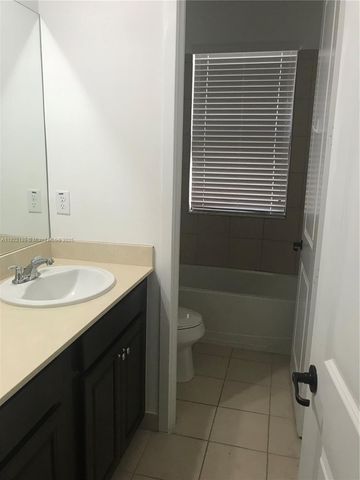 9823 W 34th Ln 9823, Hialeah, FL 33018