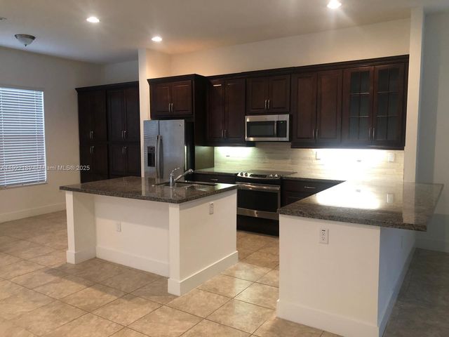 9823 W 34th Ln 9823, Hialeah, FL 33018