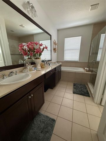 9823 W 34th Ln 9823, Hialeah, FL 33018