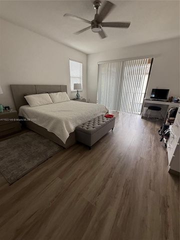 9823 W 34th Ln 9823, Hialeah, FL 33018