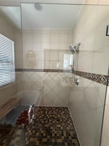 9823 W 34th Ln 9823, Hialeah, FL 33018