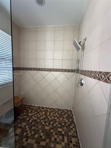 9823 W 34th Ln 9823, Hialeah, FL 33018