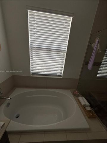 9823 W 34th Ln 9823, Hialeah, FL 33018