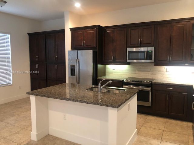 9823 W 34th Ln 9823, Hialeah, FL 33018