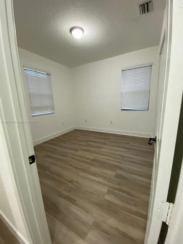 9823 W 34th Ln 9823, Hialeah, FL 33018