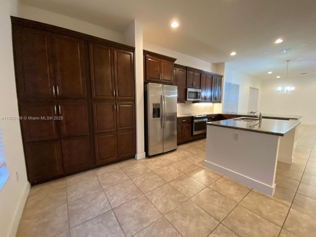 9823 W 34th Ln 9823, Hialeah, FL 33018