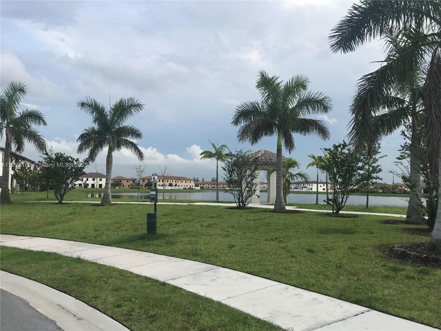 9823 W 34th Ln 9823, Hialeah, FL 33018