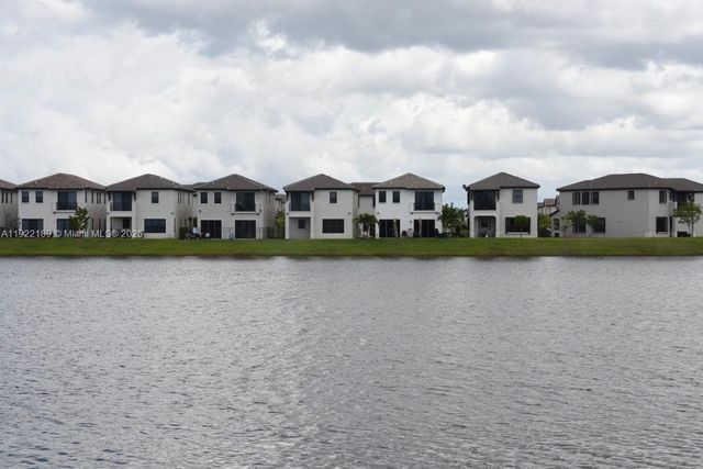 9823 W 34th Ln 9823, Hialeah, FL 33018