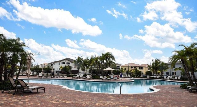 9823 W 34th Ln 9823, Hialeah, FL 33018