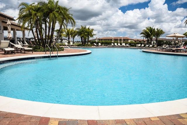 9823 W 34th Ln 9823, Hialeah, FL 33018