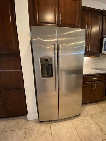 9823 W 34th Ln 9823, Hialeah, FL 33018