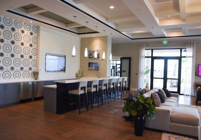 9823 W 34th Ln 9823, Hialeah, FL 33018