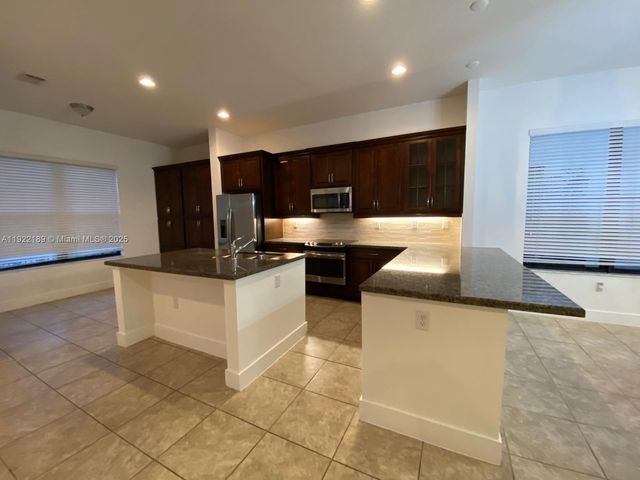 9823 W 34th Ln 9823, Hialeah, FL 33018