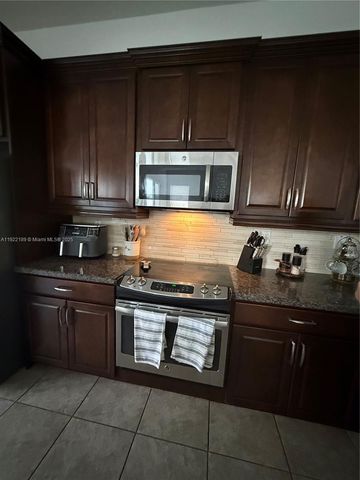 9823 W 34th Ln 9823, Hialeah, FL 33018