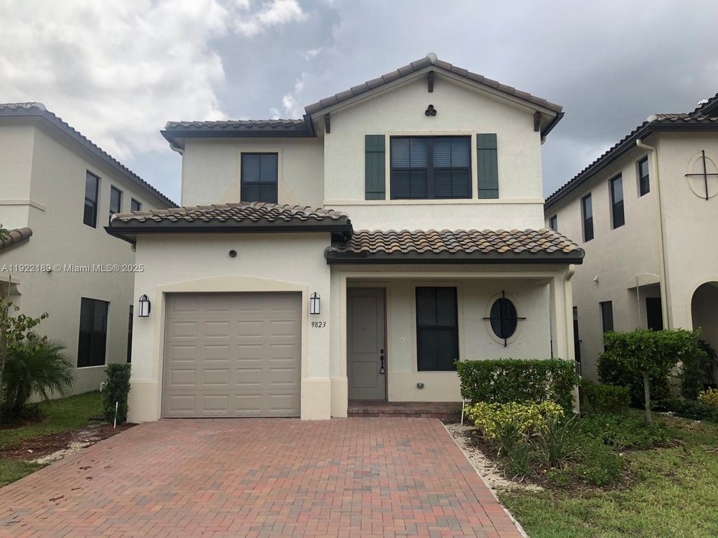 9823 W 34th Ln 9823, Hialeah, FL 33018