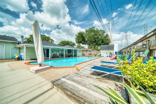 3210 Flamborough Drive, Pasadena, TX 77503