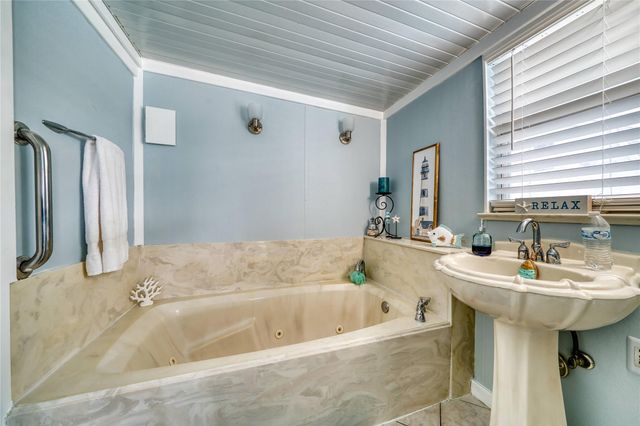 3210 Flamborough Drive, Pasadena, TX 77503