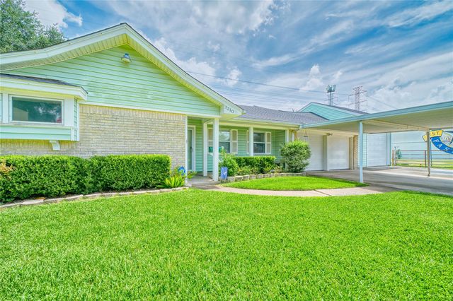 3210 Flamborough Drive, Pasadena, TX 77503