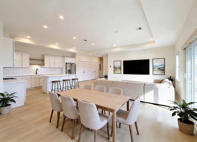 90 E Central St 304, Franklin, MA 02038