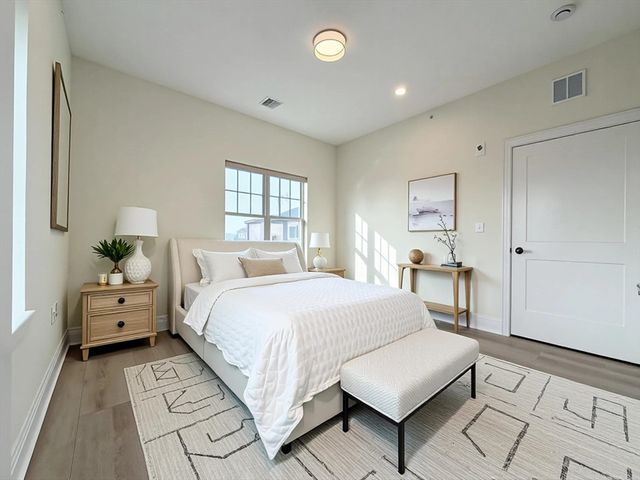 90 E Central St 304, Franklin, MA 02038