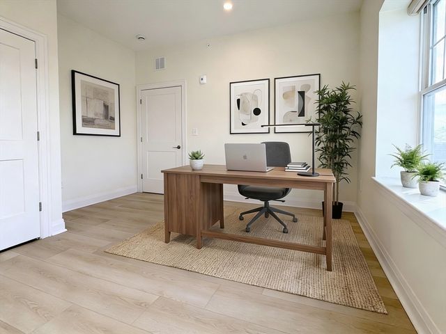 90 E Central St 304, Franklin, MA 02038