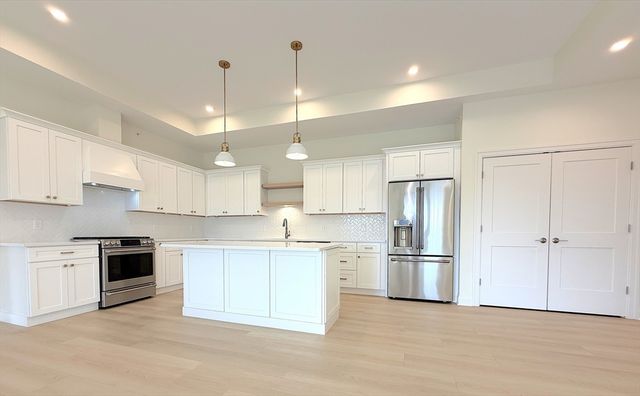 90 E Central St 304, Franklin, MA 02038