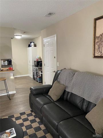 1457 Summergate Parkway F, St Charles, MO 63303