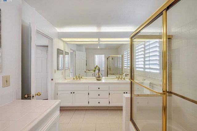 2236 Colonial Ct, Discovery Bay, CA 94505