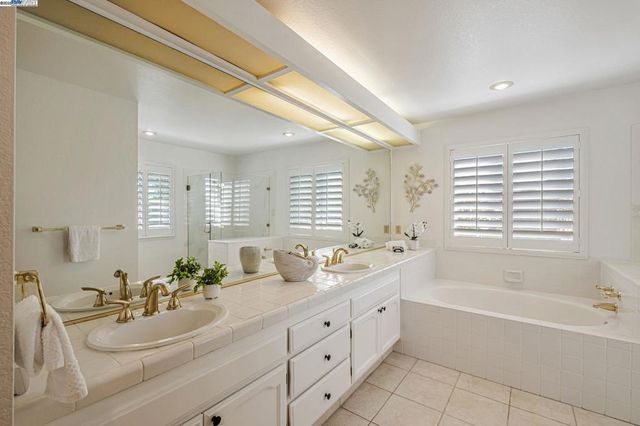 2236 Colonial Ct, Discovery Bay, CA 94505