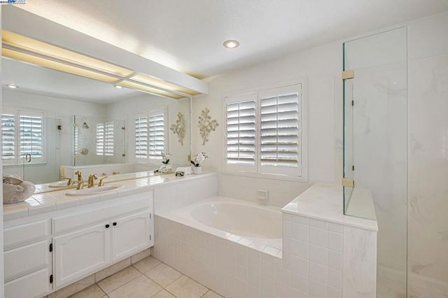 2236 Colonial Ct, Discovery Bay, CA 94505